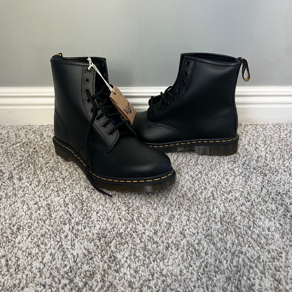 Dr. Martens 1460 Smooth Leather Lace Up Boots in Black Men's Size 10 Women's 11